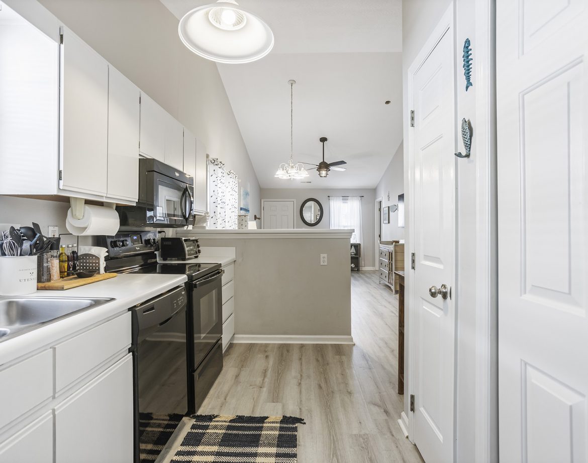 Modern bathroom with fresh towels and toiletries.
