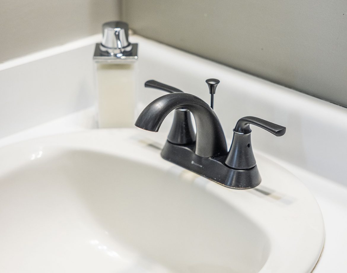 Kitchen supplies and beach towels provided.